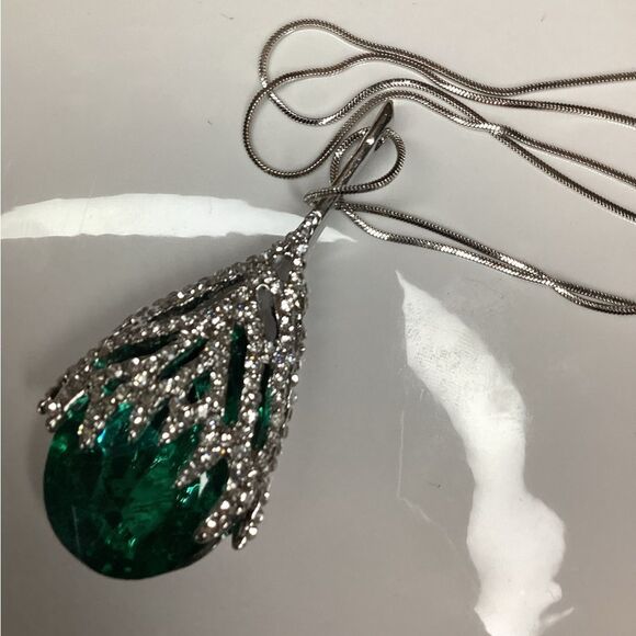 - Large Rhinestone Embellished GreenWater drop Pendant Silver Tone Sweater… - Picture 6 of 14